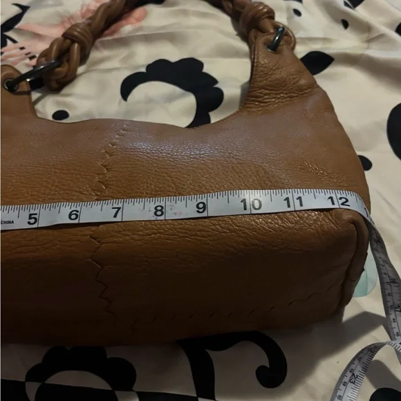 Bottega Veneta Tan Leather Shoulder Bag - Picture 4 of 10